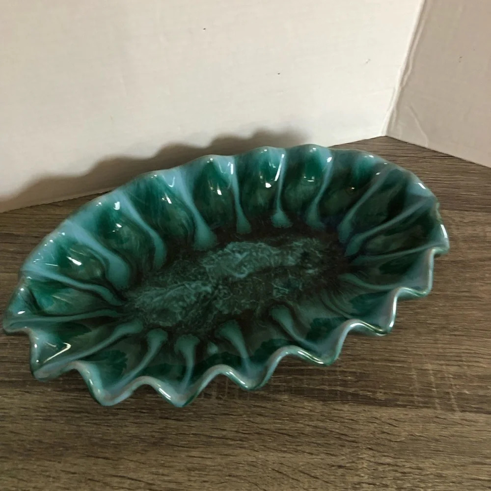 Vtg Blue Mountain Pottery Ruffle Bowl